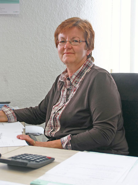 Frau Petra Kinne, Jahresabschluss und Steuern