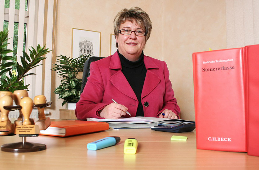 Simone Langbein, Steuerberaterin