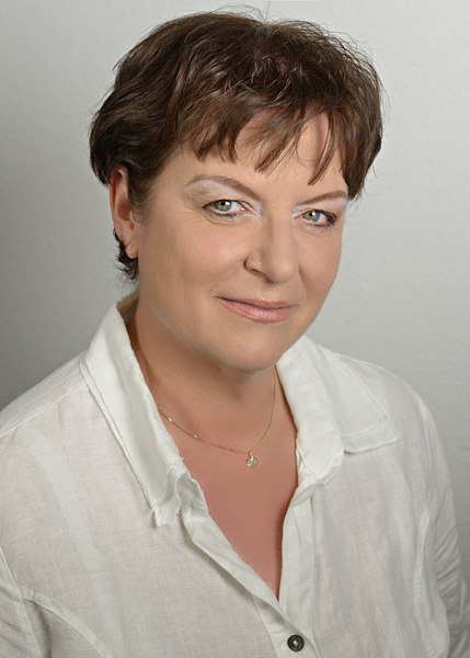 Christine Langer, Steuerfachangestellte